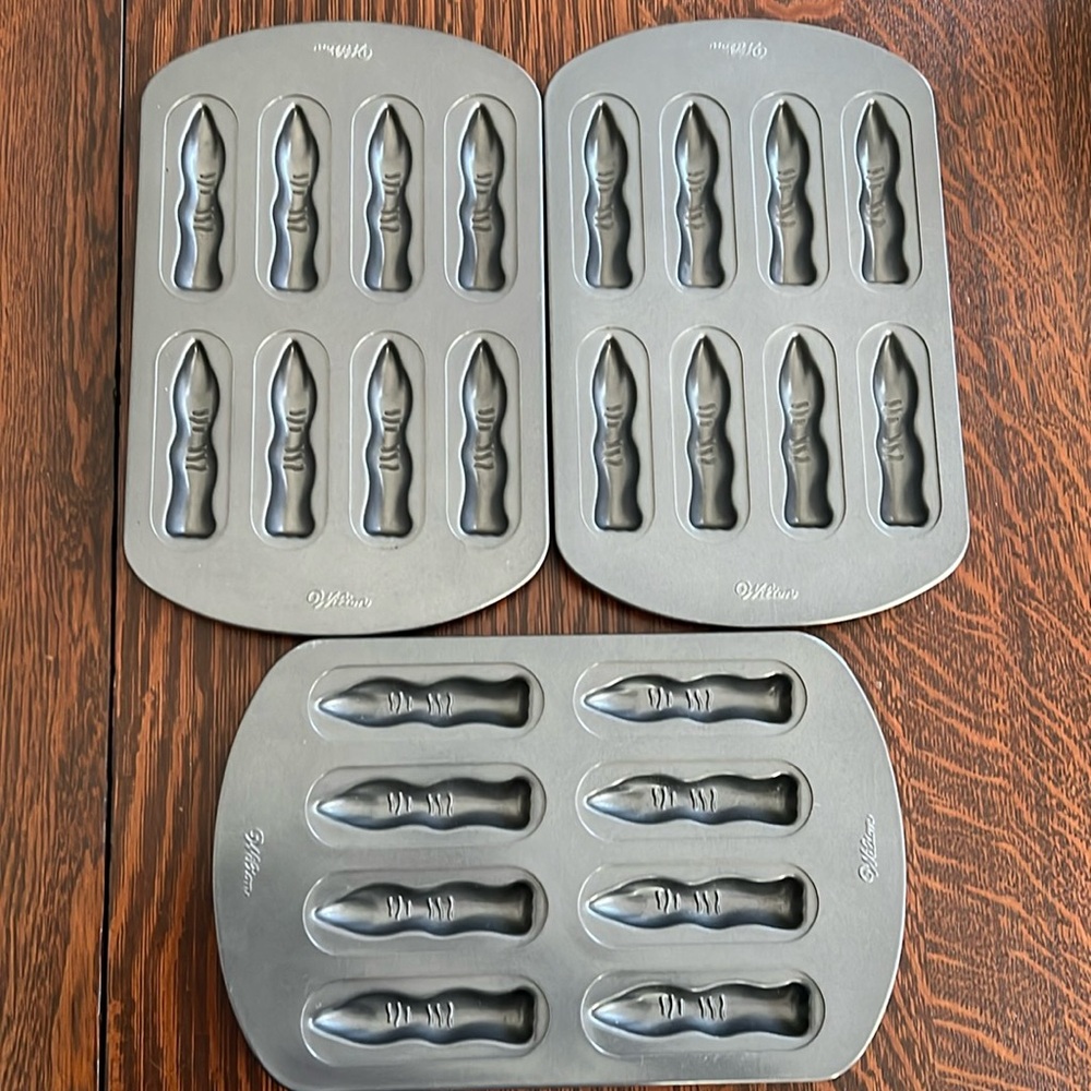 Wilton Halloween Finger Pans- 3